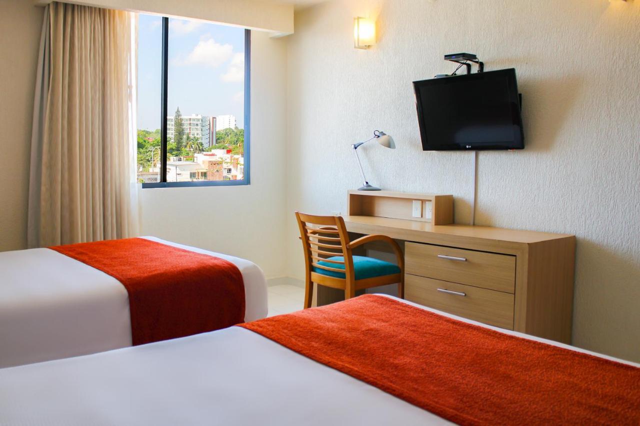 Hotel & Suites Real Del Lago 비야에르모사 외부 사진