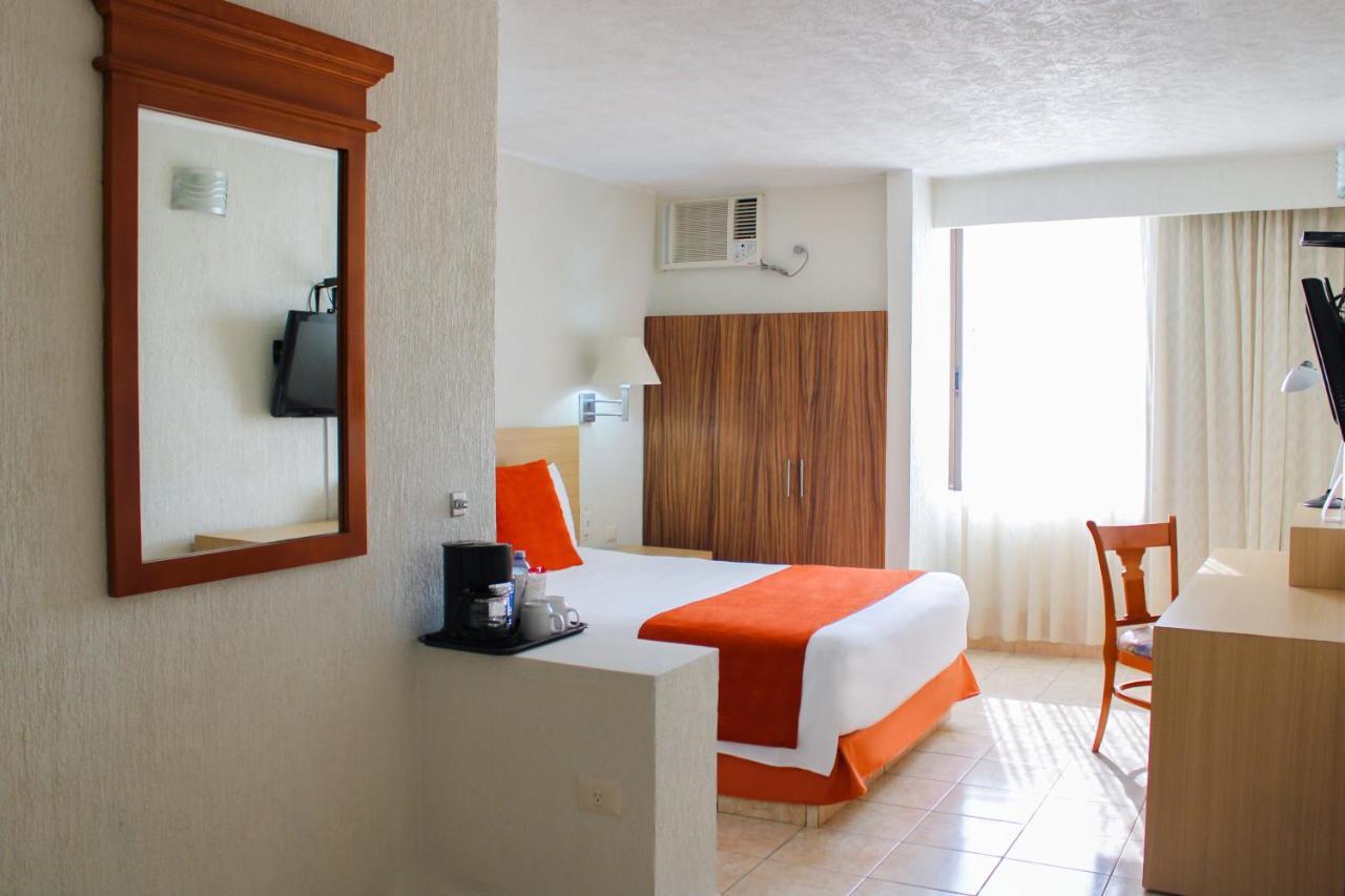 Hotel & Suites Real Del Lago 비야에르모사 외부 사진