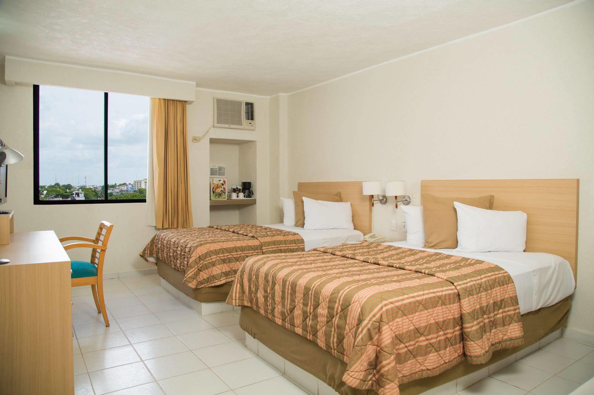 Hotel & Suites Real Del Lago 비야에르모사 외부 사진